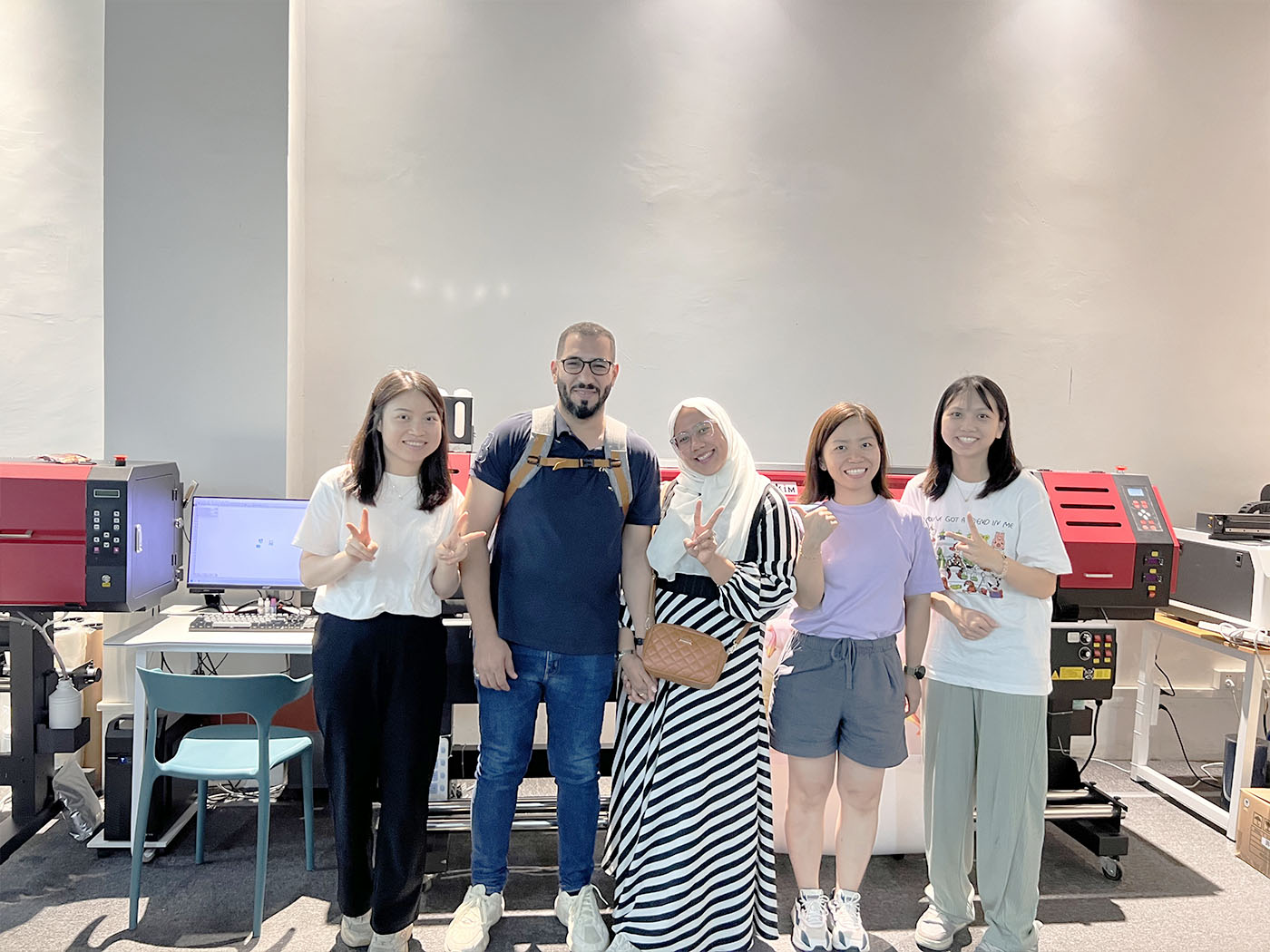 In July 2023, our distinguished Saudi Arabia customers visited us, our ChenYang tecnology company is a leading printing solution machines manufacturer. -01 (6)