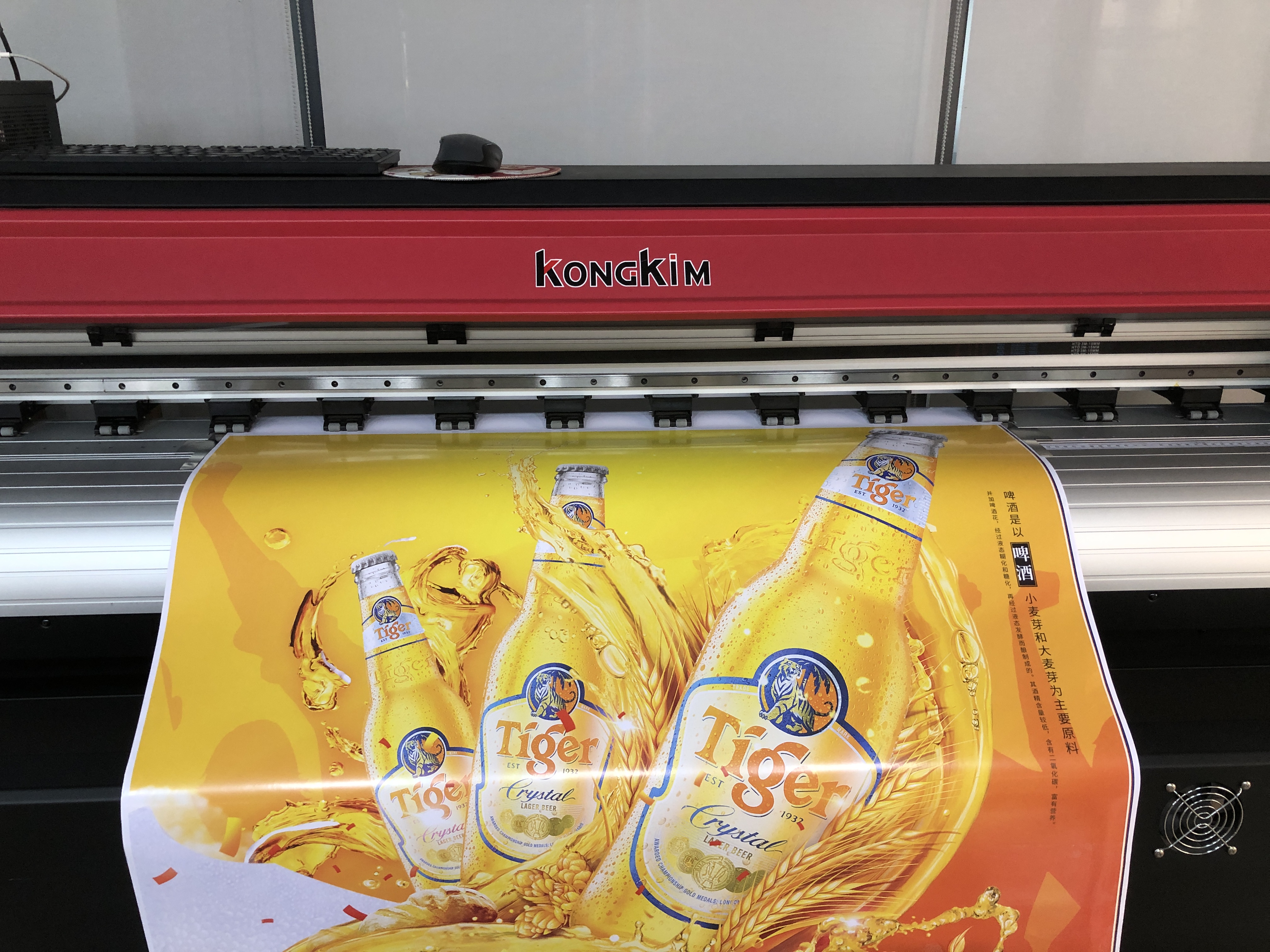 Want your brand ad to be bold, eye-catching, and travel everywhere?